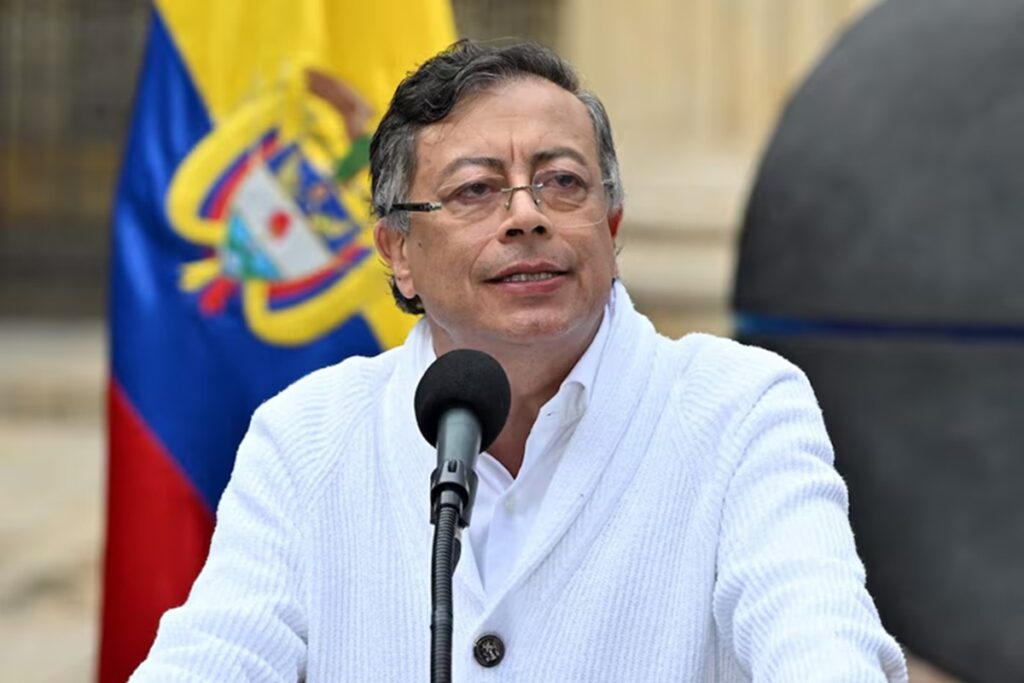 Petro ordena suspender las mesas de transición y profundiza la tensión con el Gobierno entrante en Colombia
