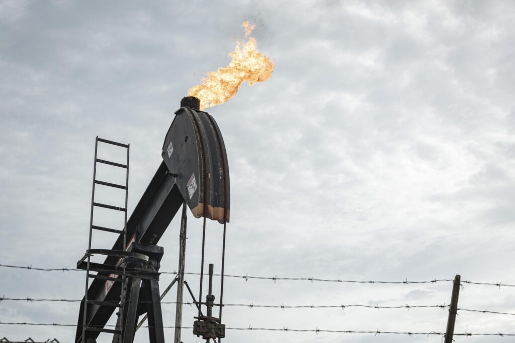 El petróleo de Texas repunta con fuerza: sube 9.4 % y alcanza los 78.14 dólares en medio de nuevas tensiones globales