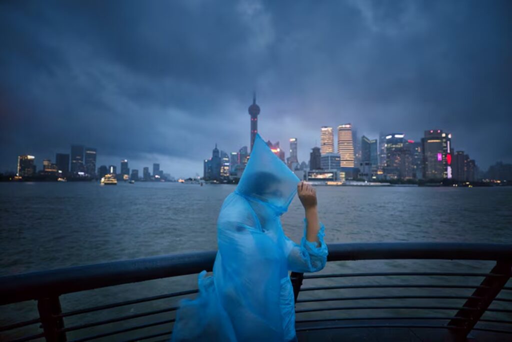 China activa alerta máxima mientras el tifón Noul golpea el sureste con vientos extremos y evacuaciones masivas