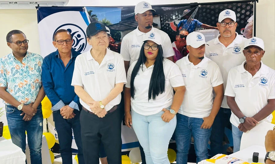 Takeshi Mukai aporta ayuda mensual de RD$200 mil para personas vulnerables en Dajabón