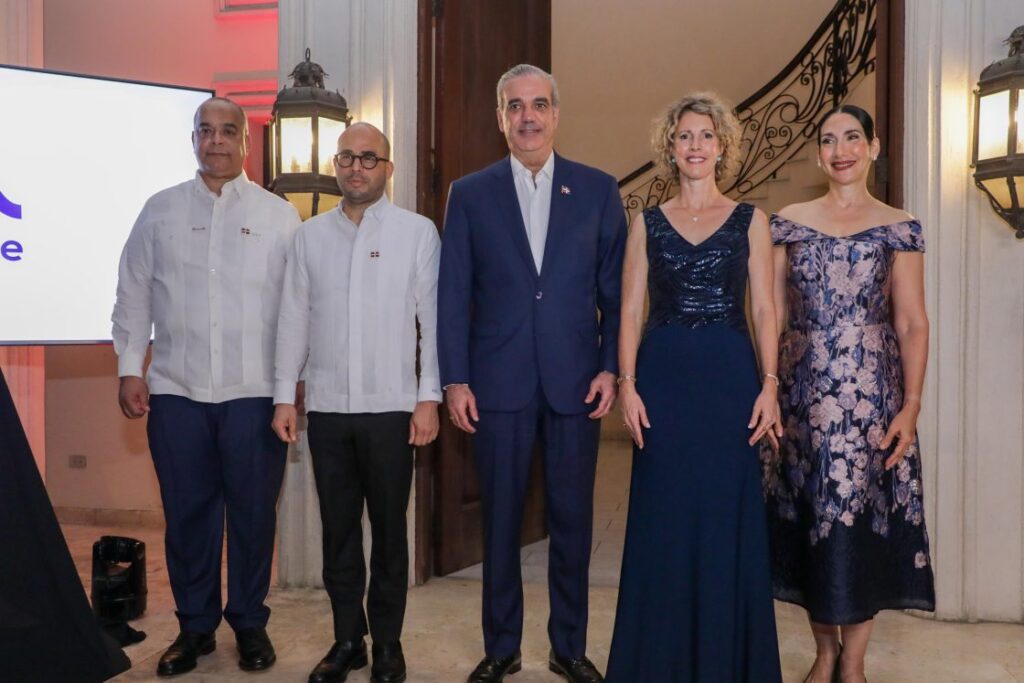 Presidente Abinader celebra Fiesta Nacional de Francia junto a primera dama y destaca vínculos bilaterales