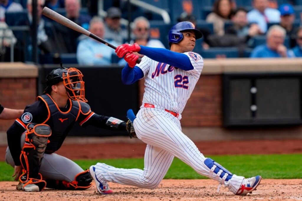 Juan Soto jonronea, Mets arman un rally de cinco en la quinta y vencen 7-3 a los Reales