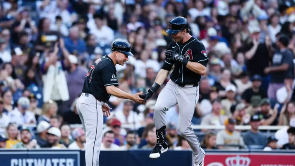 Kepler y Perdomo descargan poder; Diamondbacks blanquean 8-0 a unos Padres en caída libre