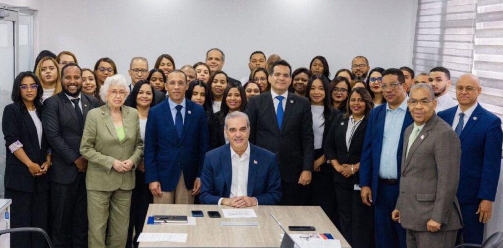 Abinader realiza visita institucional a la Contraloría y Unidad Antifraude