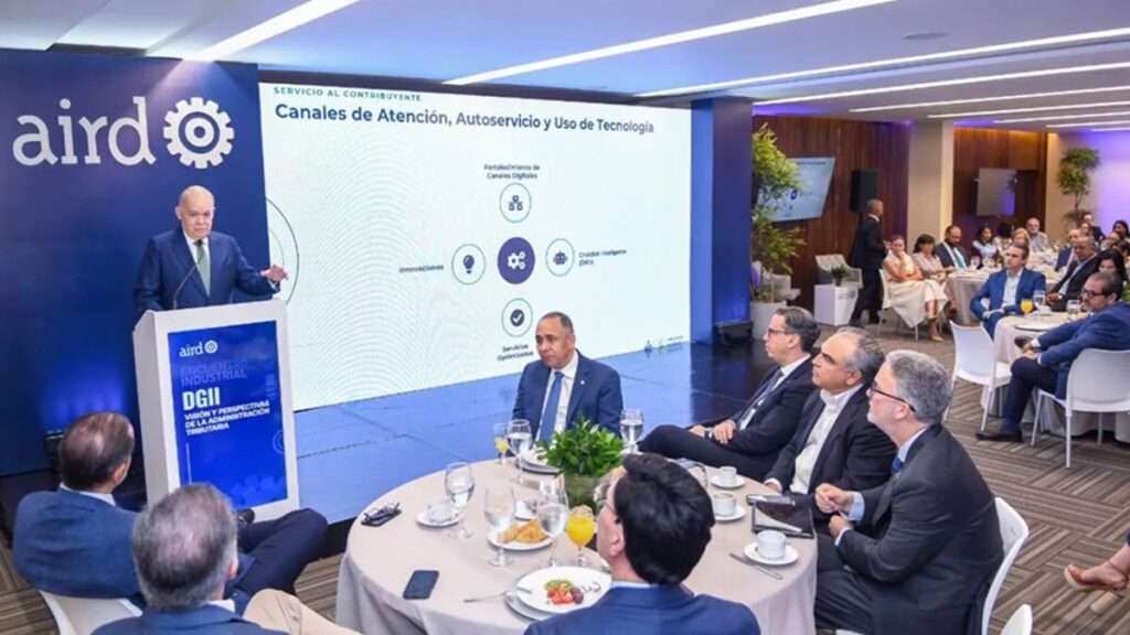 DGII expone avances clave ante el sector industrial y acelera su modernización tributaria