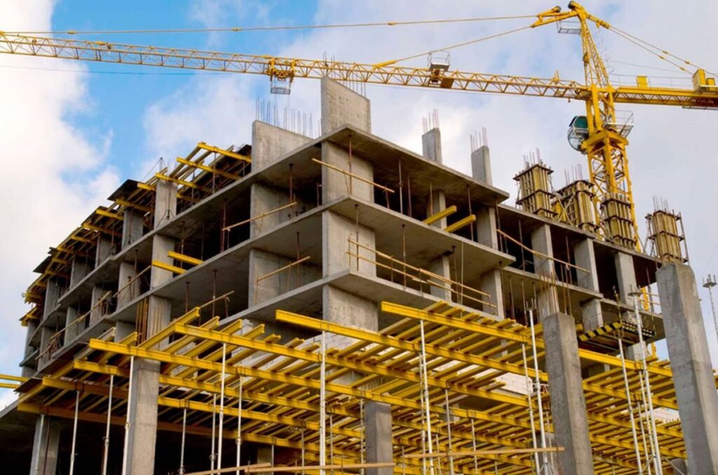 Permisología más ágil impulsa un aumento de 80 % en las licencias de construcción en el primer semestre de 2026