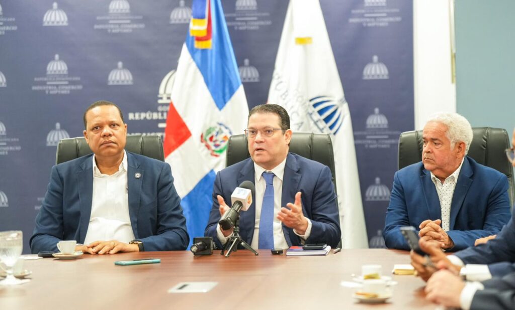 MICM abre diálogo con Adanegas por comisiones en transacciones con tarjetas
