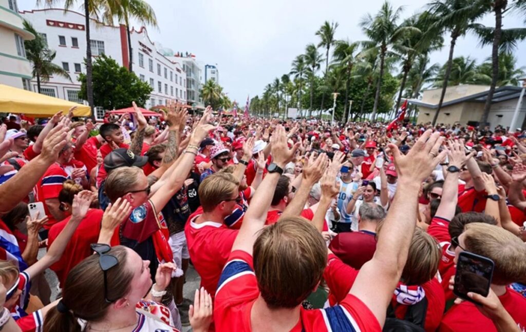 Miami Beach se convierte en territorio vikingo: miles de noruegos celebran antes del duelo contra Inglaterra