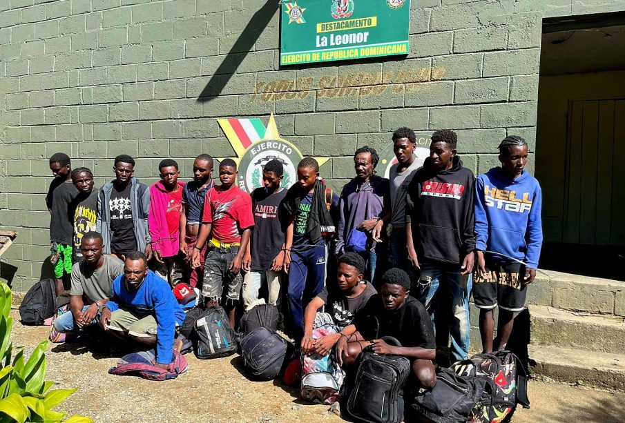 Ejército refuerza control fronterizo con detención de 54 migrantes en Montecristi y Santiago Rodríguez