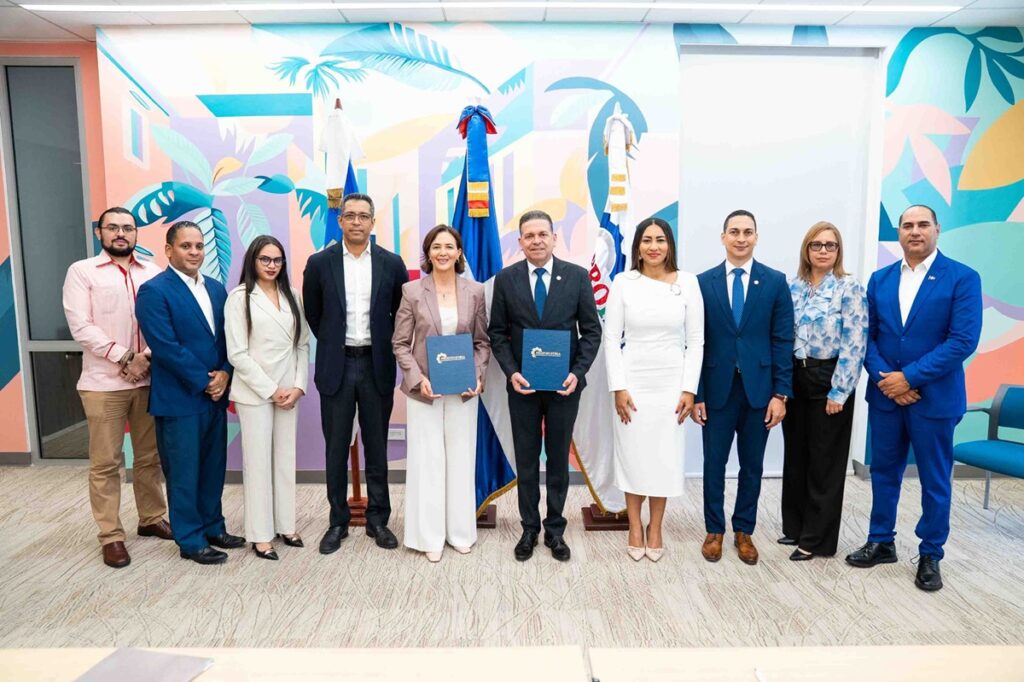 Proindustria y BID Lab sellan alianza para transformar la innovación manufacturera en RD