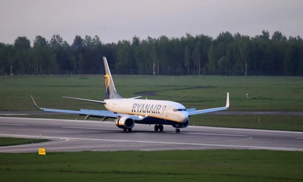 Macedonia investigará el vuelo en el que un pasajero fue succionado tras romperse una ventanilla