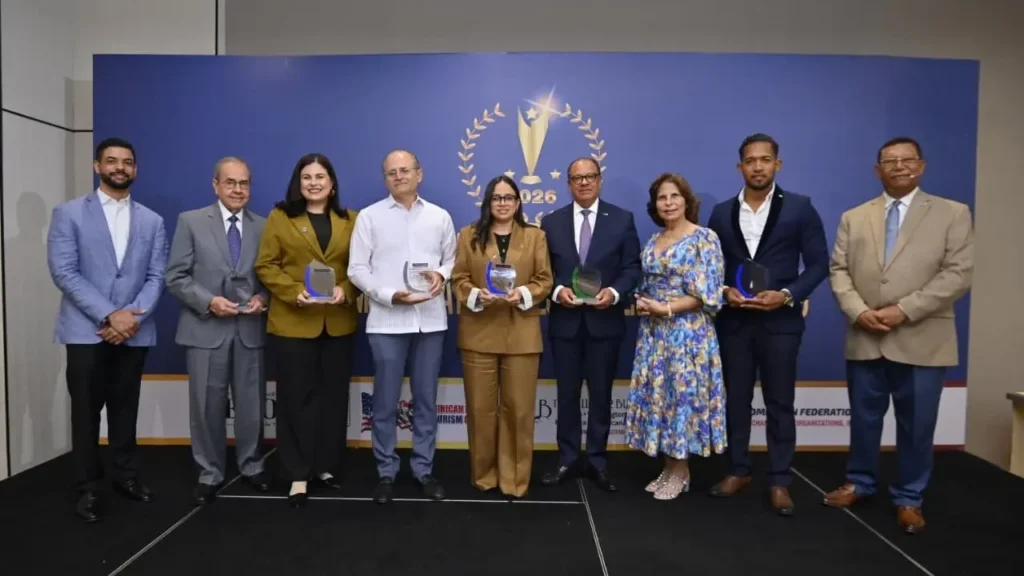 José Rafael Clase recibe un emotivo reconocimiento por su legado empresarial en Santiago