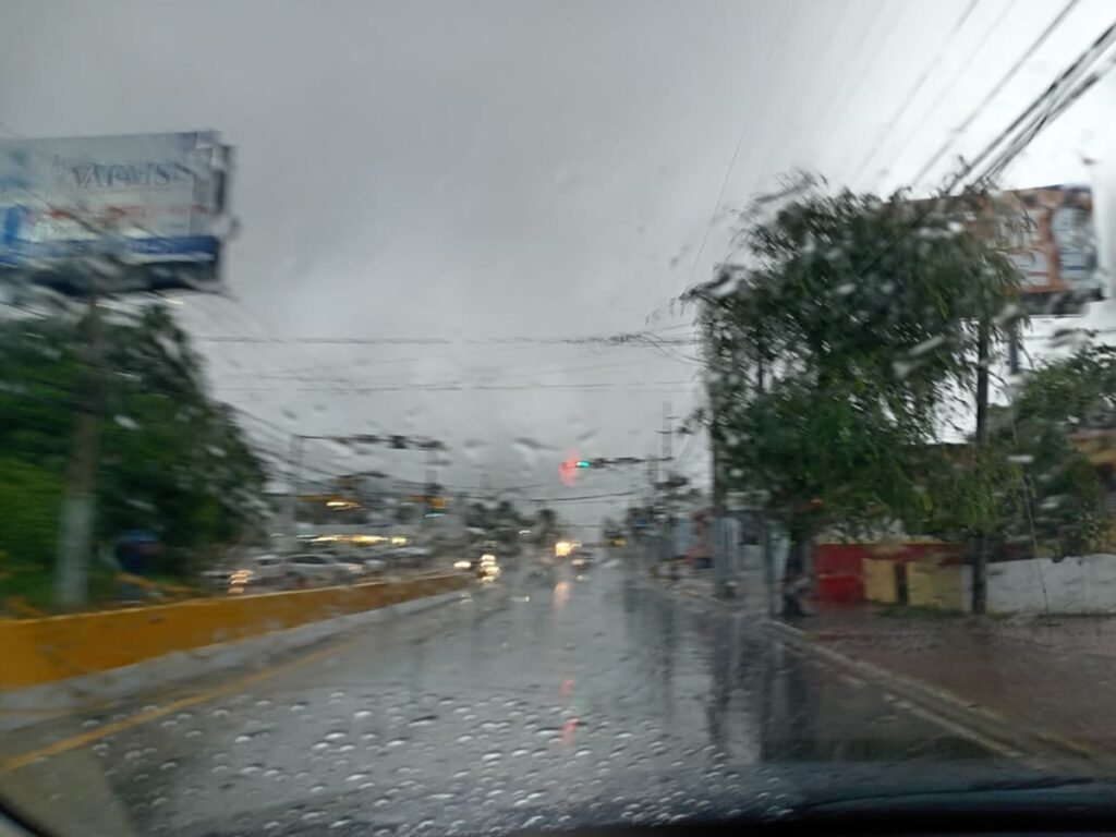 Vaguada y onda tropical dejan aguaceros y tronadas en Puerto Plata este miércoles
