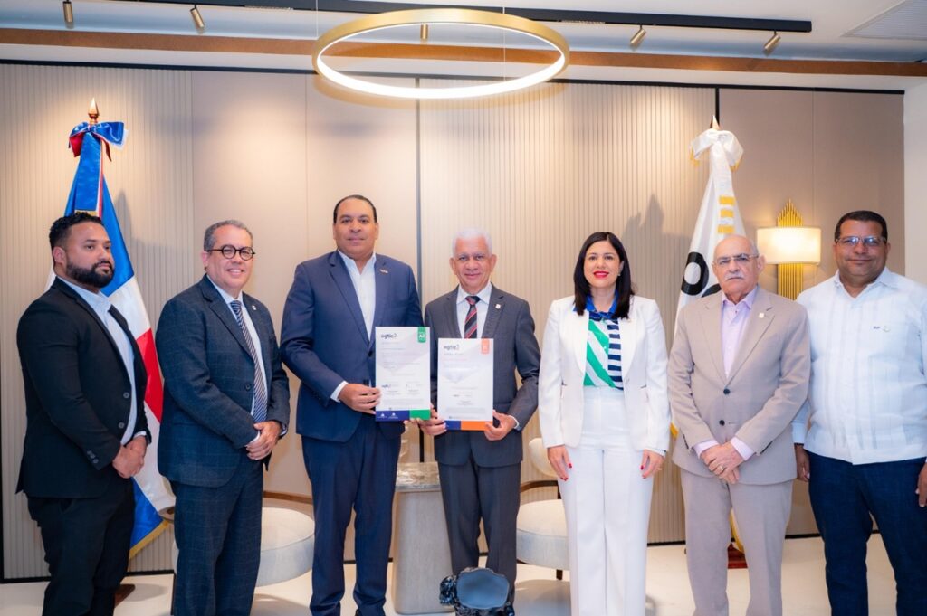 Senado de la República recibe certificaciones de buenas prácticas de transparencia y gestión de redes sociales