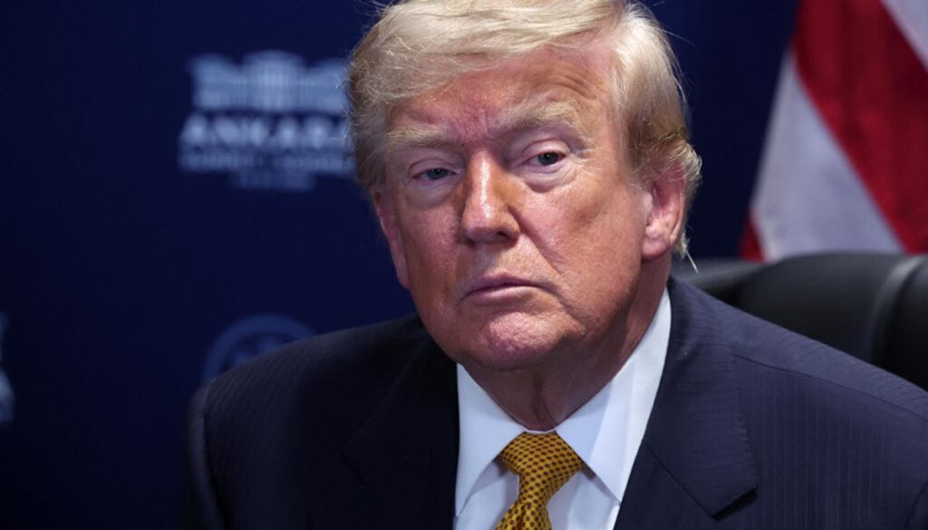 Trump impulsa incluir a Irán en el proyecto bipartidista de sanciones contra Rusia en honor al exsenador Lindsey Graham