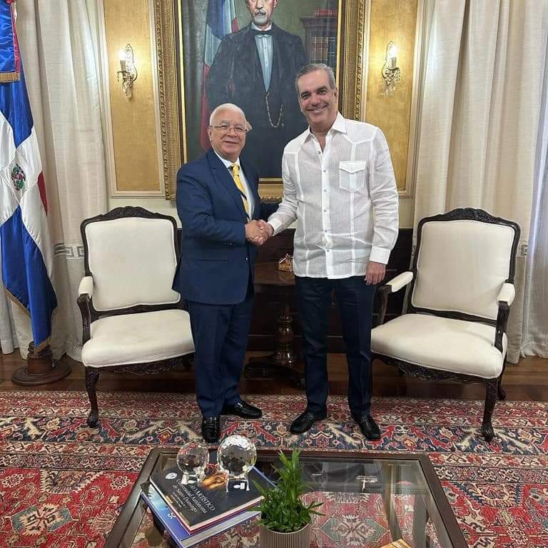 Tomás Hernández Alberto defiende gestión del Presidente Luis Abinader, y llama a valorar los avances del país.