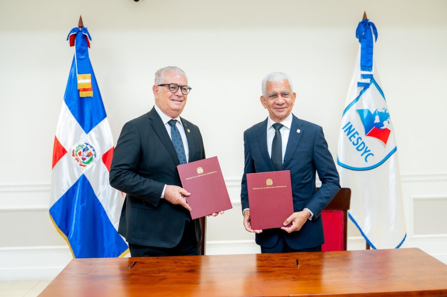 Senado y el INESDYC firman convenio de colaboración