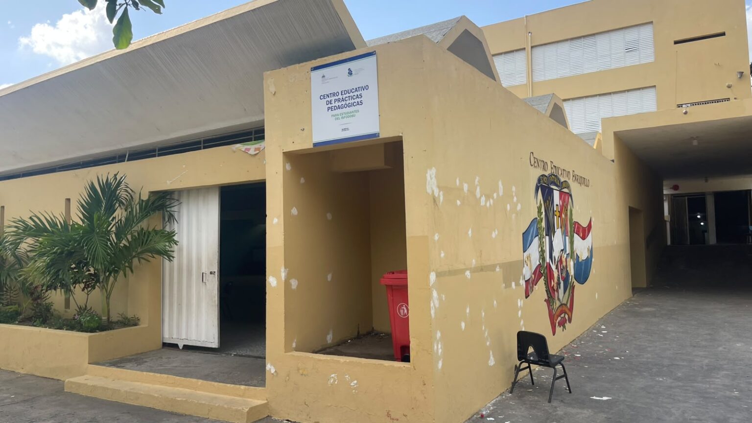 Avanzan los trabajos de remozamiento de la Escuela Enriquillo en Santiago