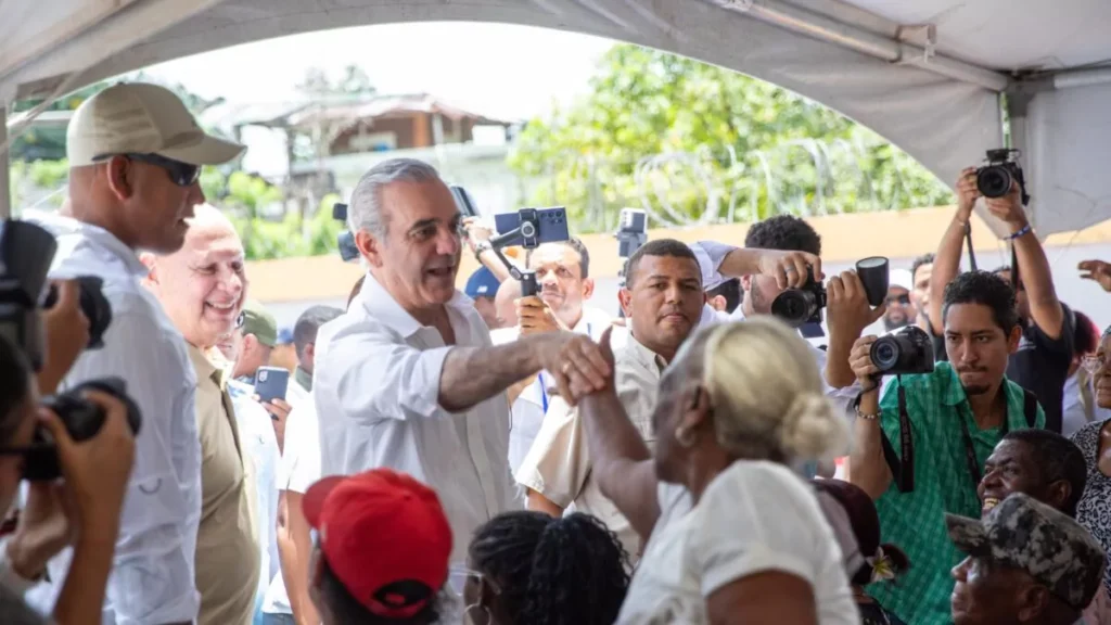 Presidente Abinader resalta impacto de obras en salud e infraestructura en Samaná