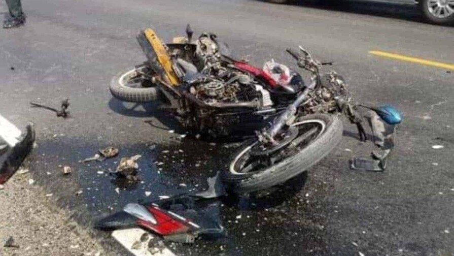 Choque entre motocicleta y autobús cobra una vida y deja dos heridos en Higüey
