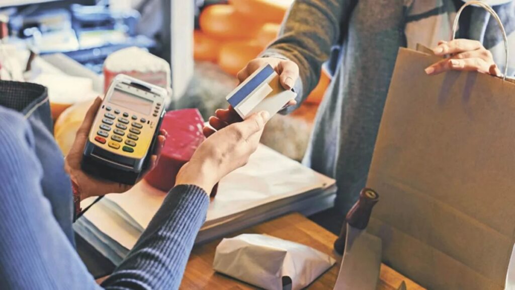 ¿Te apareció un cargo desconocido en tu tarjeta? Esto es lo primero que debes hacer para proteger tu dinero