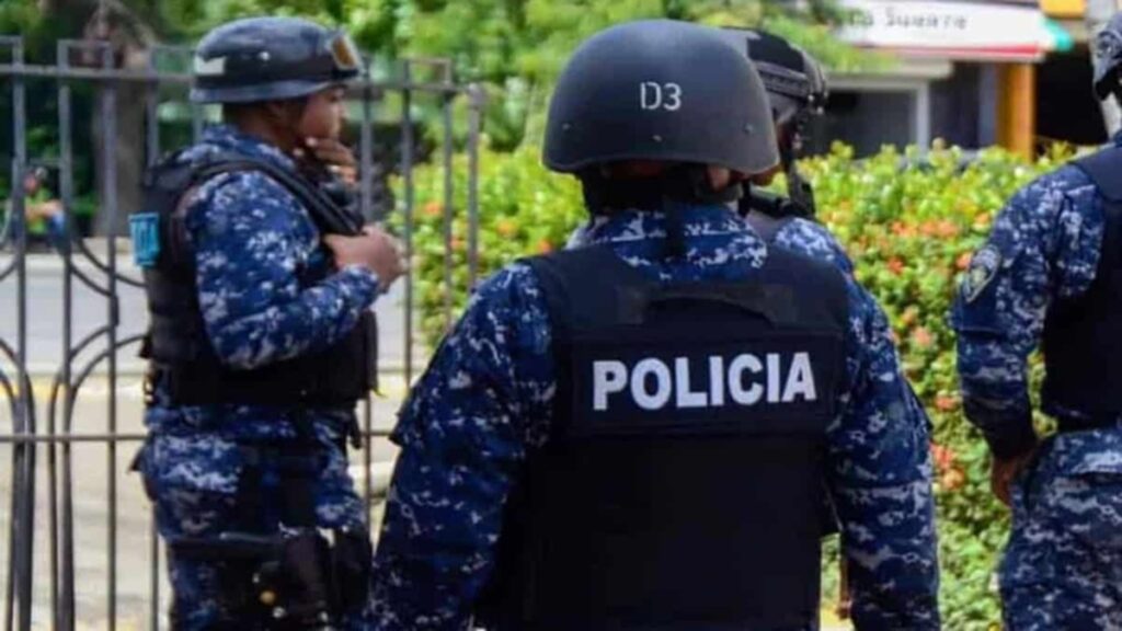 Adolescente de 13 años es retenida tras la muerte de su padre en Las Guáranas, provincia Duarte