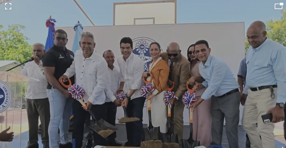 Wellington Arnaud da primer palazo para la construcción del acueducto Damjagua-Maizal, provincia Valverde