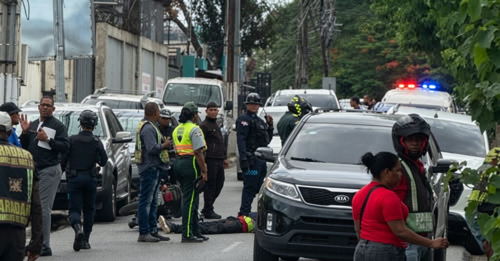 Motorista se desmaya y muere atropellado en Los Prados