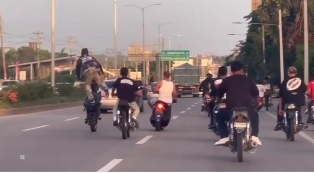 ¿Todavía estamos bien? Imprudencia o moda entre conductores de motocicletas en la Autopista Duarte