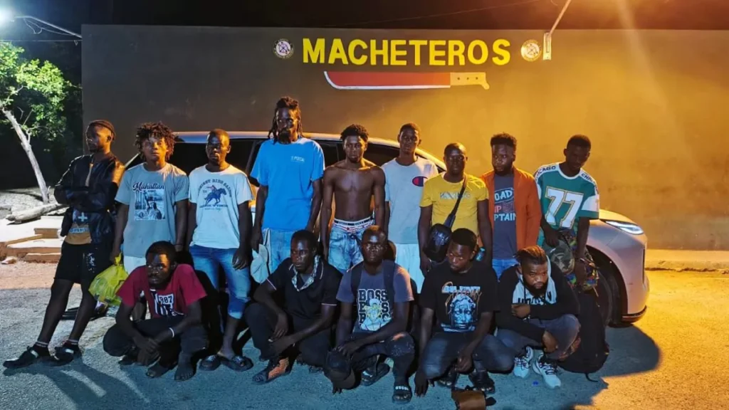 Detienen a 22 haitianos ilegales junto a hombre vinculado al tráfico