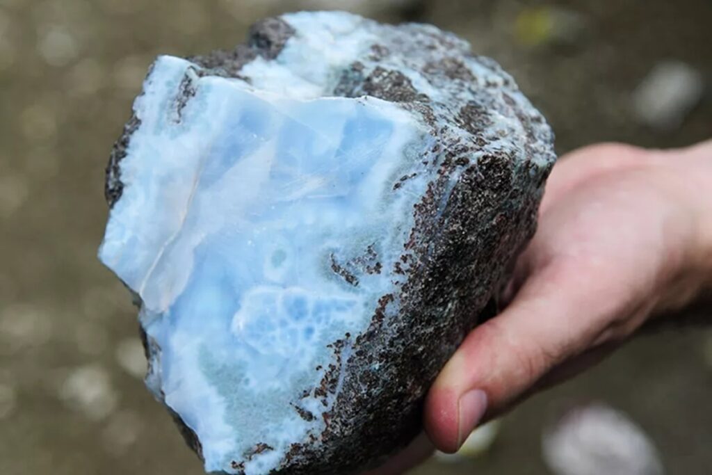 Exportación de larimar no pone en riesgo la artesanía local, afirma Energía y Minas