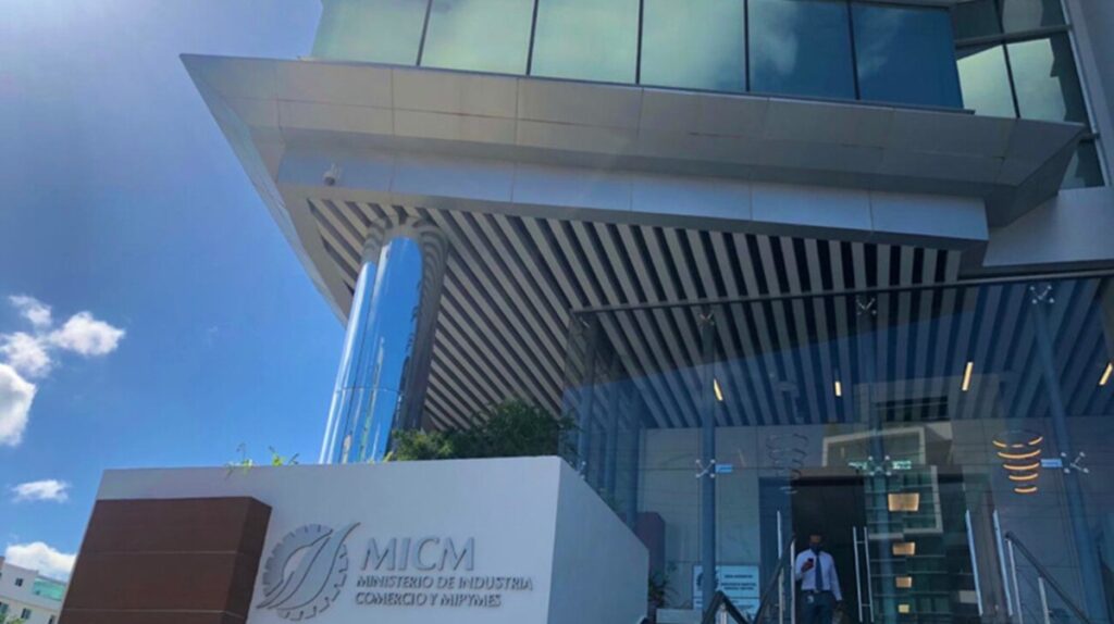 Bancos aumentan el crédito a las mipymes y cierran abril con RD$576,837 millones