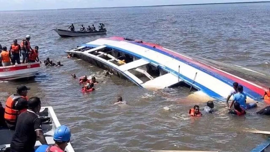 Ferry naufraga en Guyana y provoca más de 40 muertes