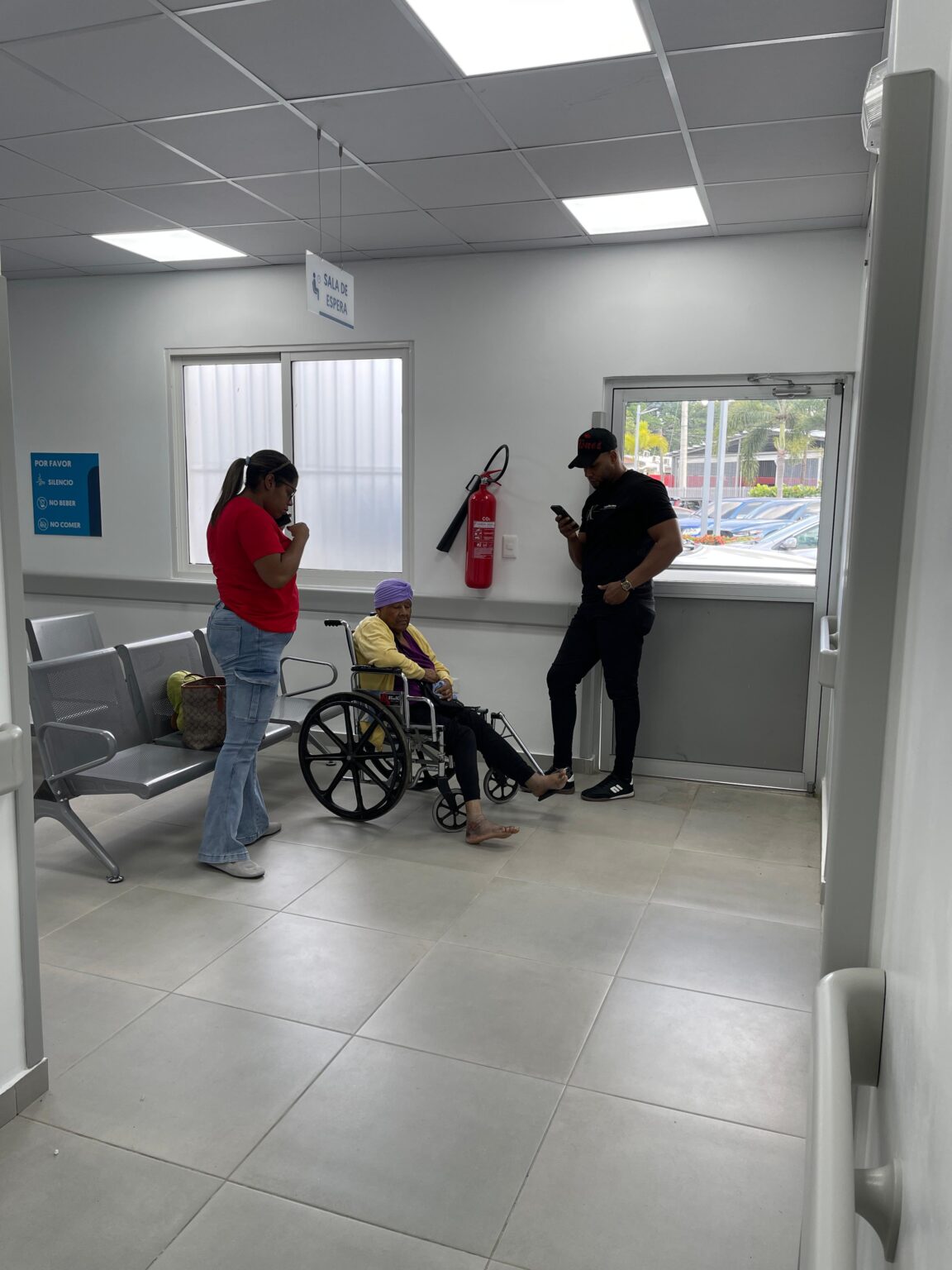 Pacientes resaltan rapidez y calidad en nuevas áreas del Hospital Toribio Bencosme