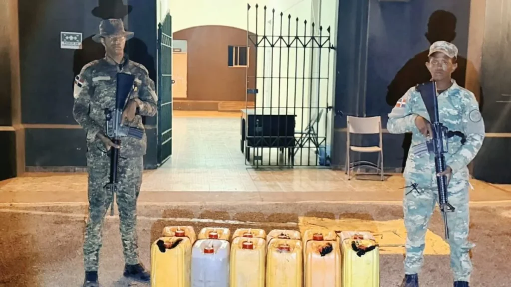Operativo militar incauta 240 litros de clerén en Montecristi