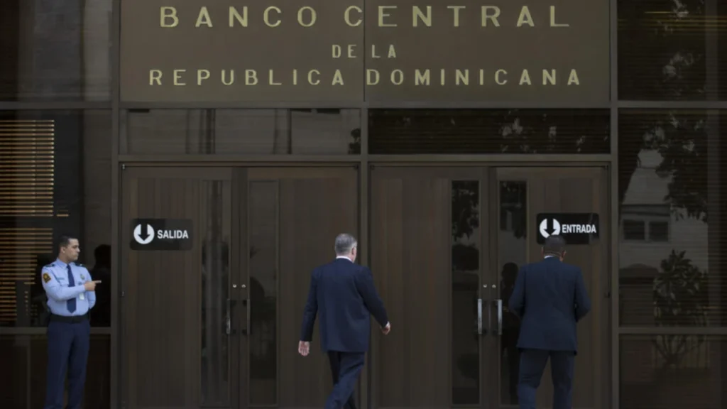 RD mantiene su tasa de política monetaria en 5.25 % anual y apuesta por estabilidad ante presiones inflacionarias