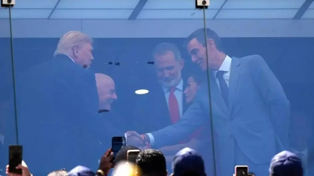 Trump y Sánchez protagonizan saludo en la final del Mundial 2026