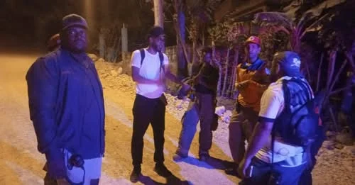 Operativo de rescate salva a cinco pescadores extraviados en montaña de Tamboril