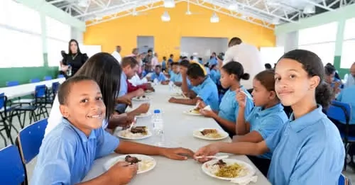 Maestros de ADP critican almuerzo escolar en dos centros de Jamao