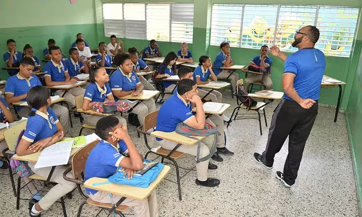 ADP denuncia incumplimientos del Minerd y reduce jornada en Monseñor Nouel