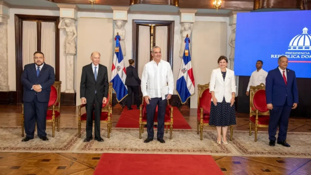 Abinader celebra 95 años de la Academia Dominicana de la Historia con nueva sede