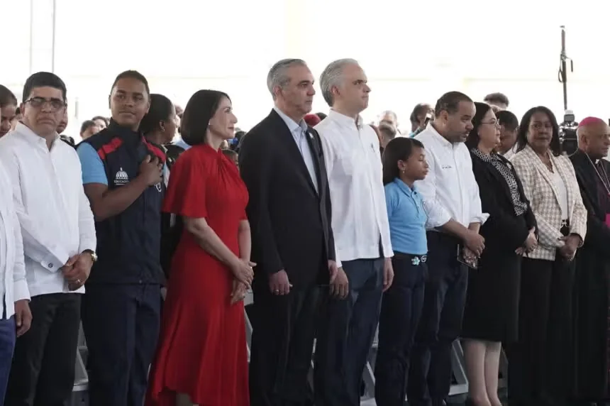 Abinader subraya importancia de la familia en año escolar 2026-2027
