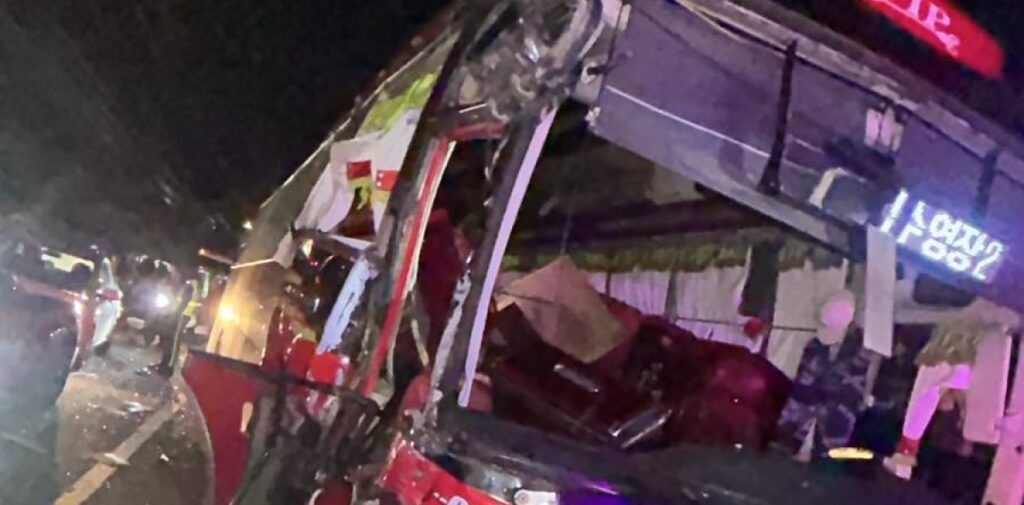 Choque mortal en Punta Cana entre autobús cargado de personas y camión de basura