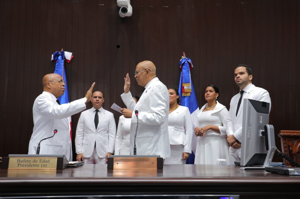 Alfredo Pacheco es ratificado como presidente de la Cámara de Diputados