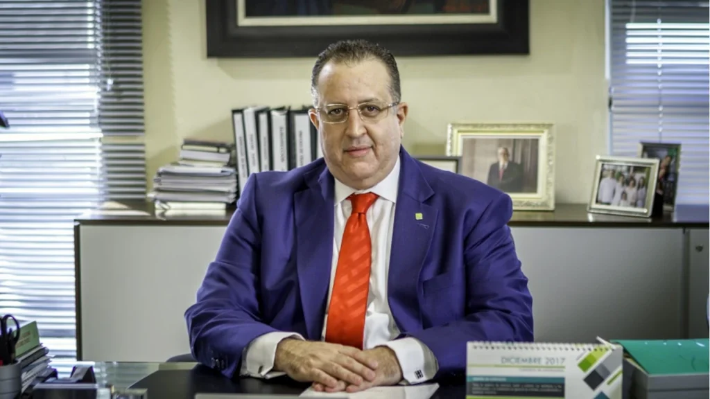 Magín Díaz a audiencia por desacato y deuda millonaria