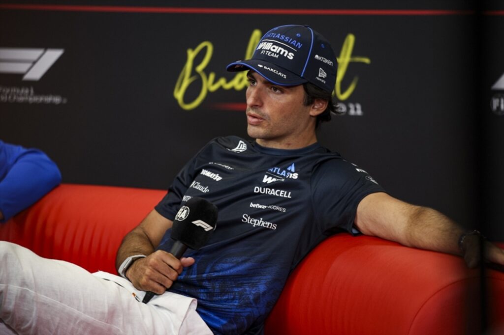 Carlos Sainz renueva con Williams con un contrato multianual