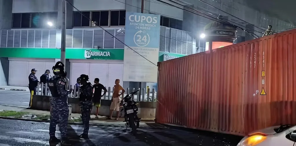 Choque de patana y automóvil en San Martín con Ortega y Gasset