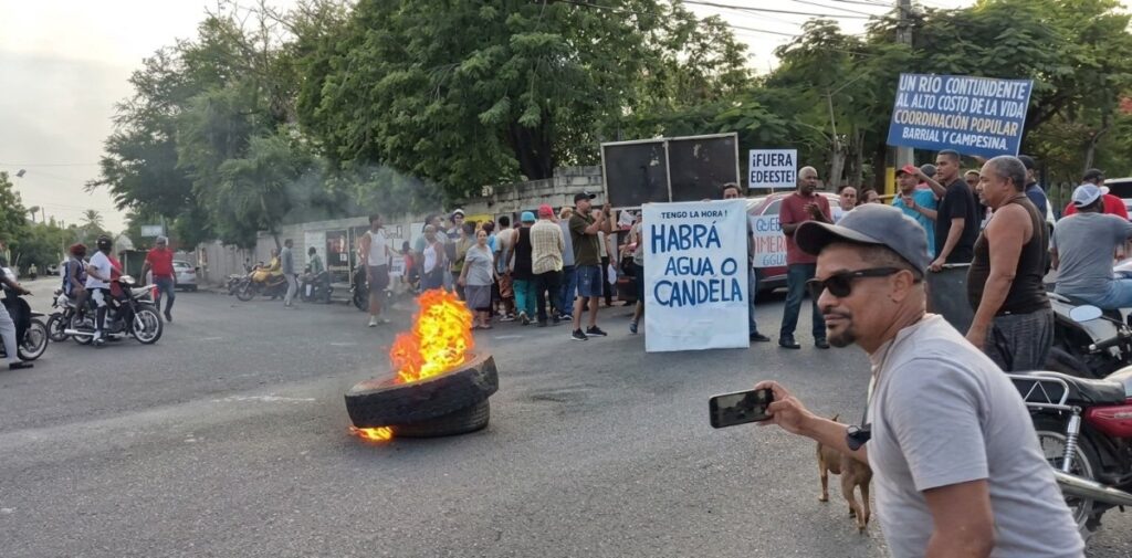 Falta de agua y cloacas colapsadas generan protesta en SFM