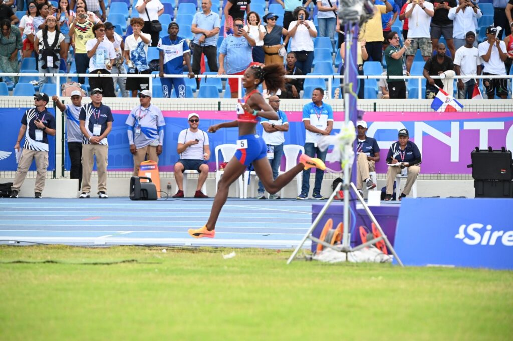 Cuba se queda con el oro en los 800 metros femeninos en Santo Domingo 2026