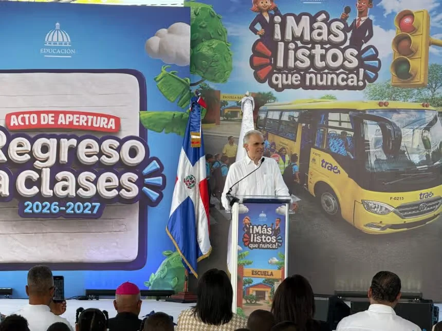Educación requiere compromiso colectivo, afirma Ministro Luis Miguel De Camps